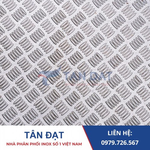 Tấm Inox Chống Trượt: Giải Pháp An Toàn, Bền Bỉ Cho Mọi Công Trình