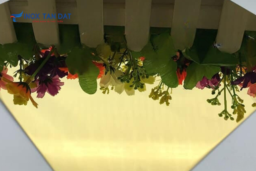 Tấm Inox Bóng Gương Là Gì?